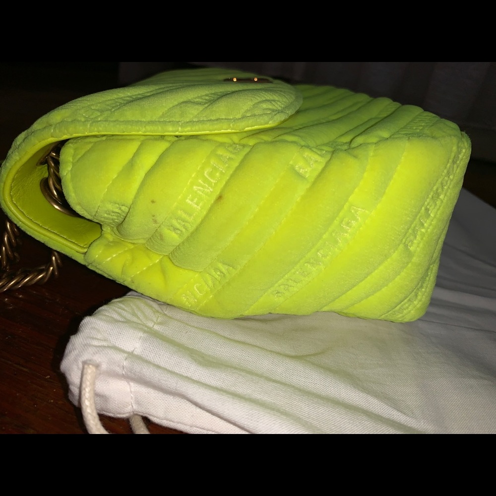 Balenciaga BB Logo Neon Velvet Bag - Picture 4 of 13